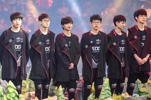 深谙地方特 深谙地方特