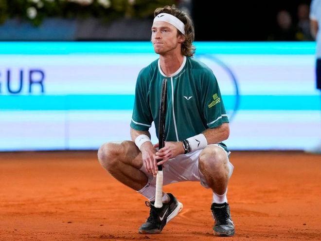 战术而闻名 战术而闻名